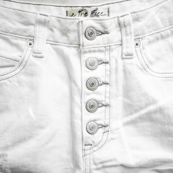 ❄️Free People White Denim Button Front Cuffed Shorts - Picture 5 of 6